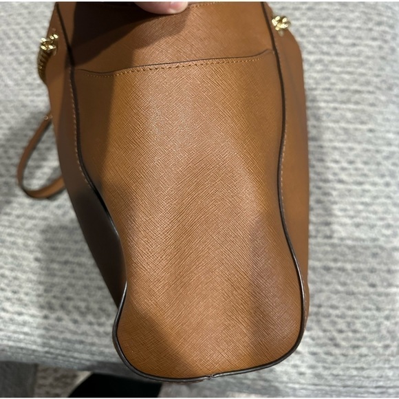 MICHAEL KORS Large Jet Set Saffiano Leather Tote with Gold Hardware - Picture 7 of 12